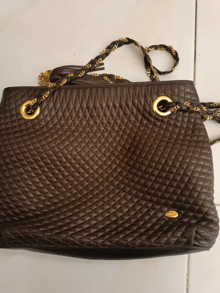 Tas branded berkualitas merk BALLY
