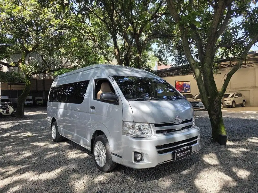 KM 73.000 ISTIMEWA TOYOTA HIACE 2.5 LUXURY MT 2012 ASTINA MOB COMMUTER