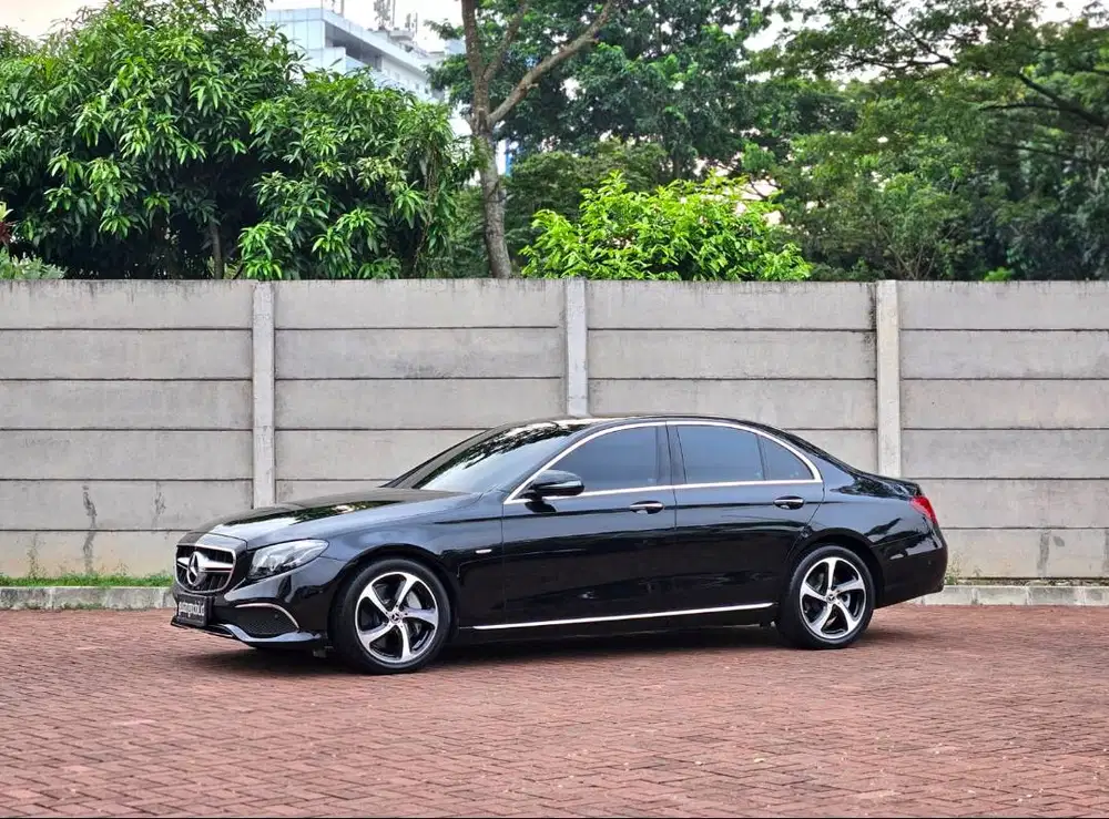 LOW ODO Mercedes Benz E300 2019 Sportstyle Black