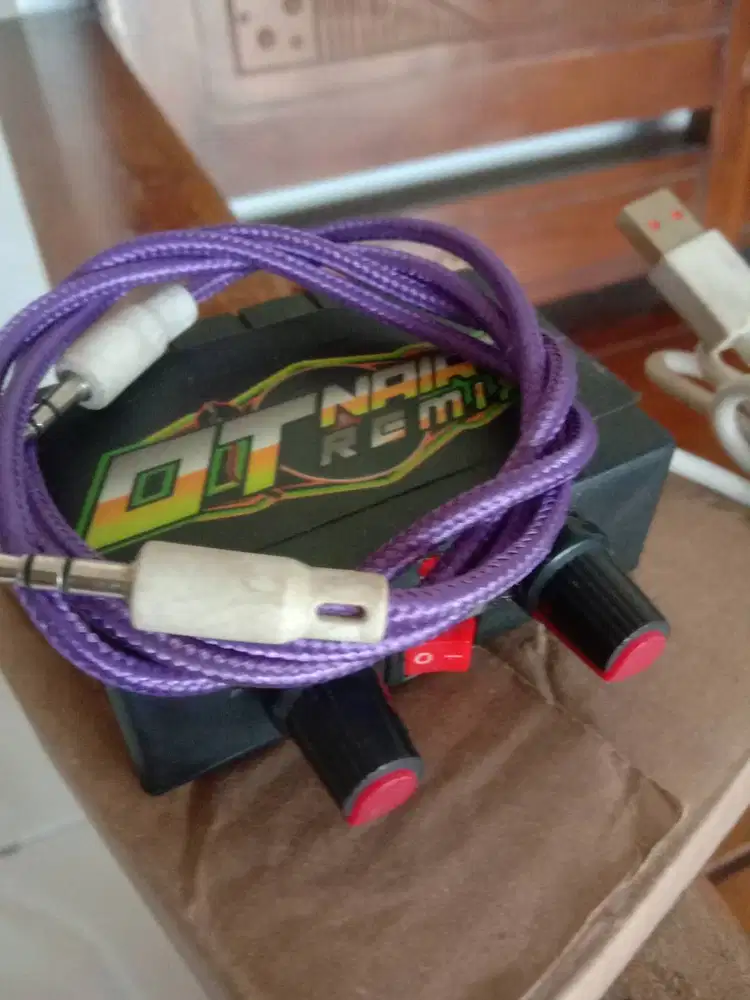 Power amplifer 5 volt, 4 bulan pakai, stereo, kuat hingga 10 inch subs