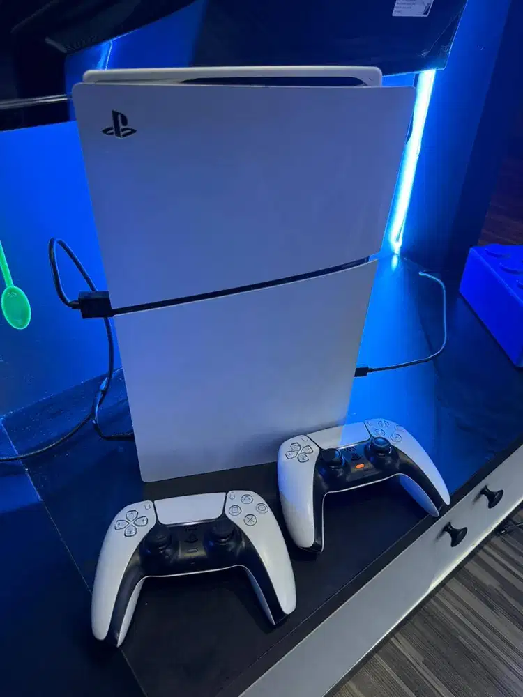 PS 5 Disc Edition + stick PS 2 buah