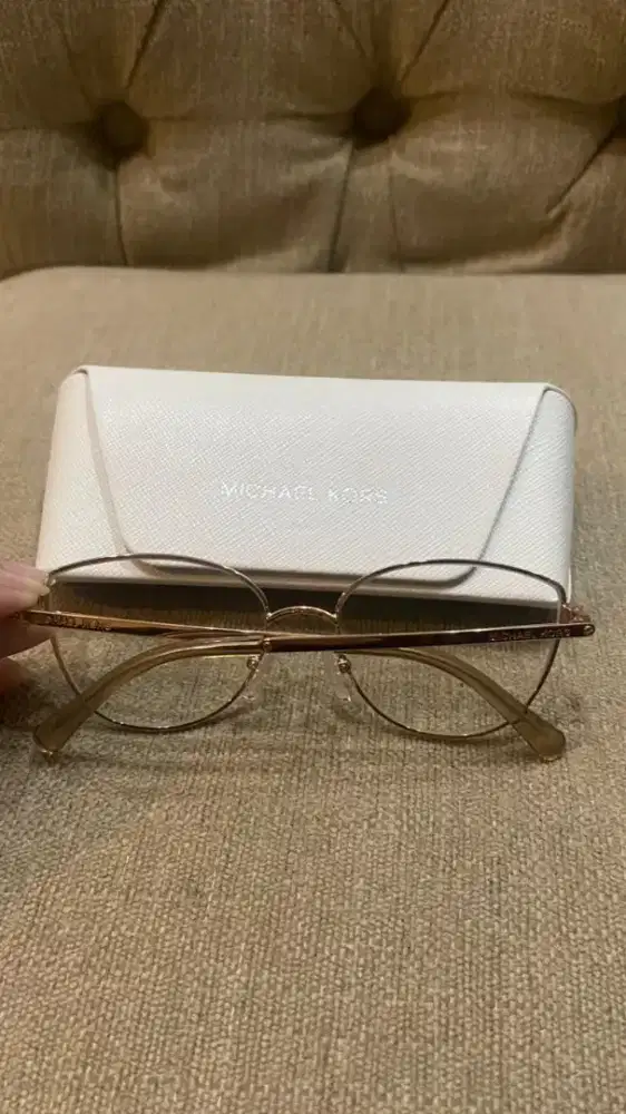 Kaca mata wanita baru Michael Kros