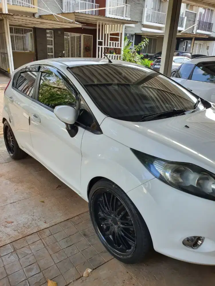 FORD Fiesta Trend  1.4 AT 2013 Low Km