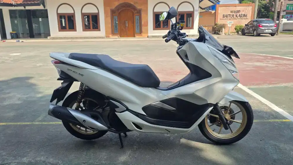 DI JUAL HINDA PCX 2019 WARNA PUTIH ISTIMEWA PLAT B TANGSEL