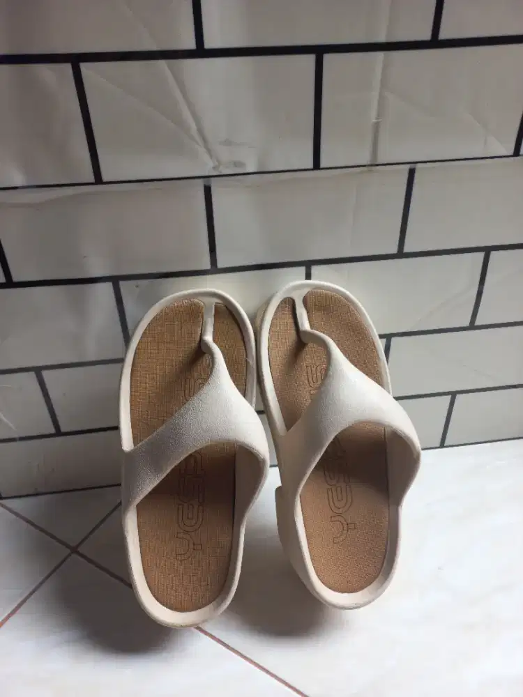 Preloved sendal 38-39