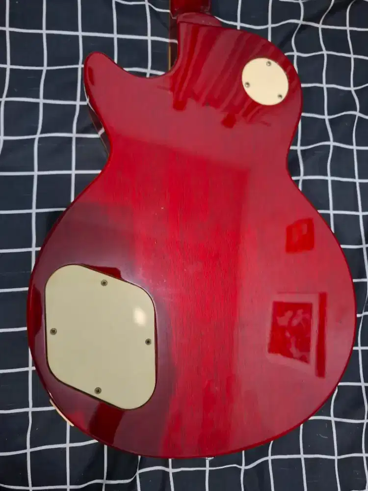 Gitar Elektrik EPIPHONE Lesspaul, ada ding dikit.