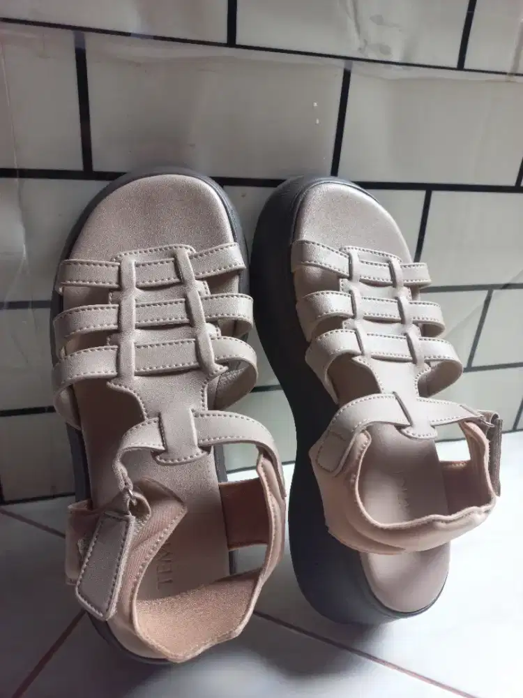 Preloved sendal 37
