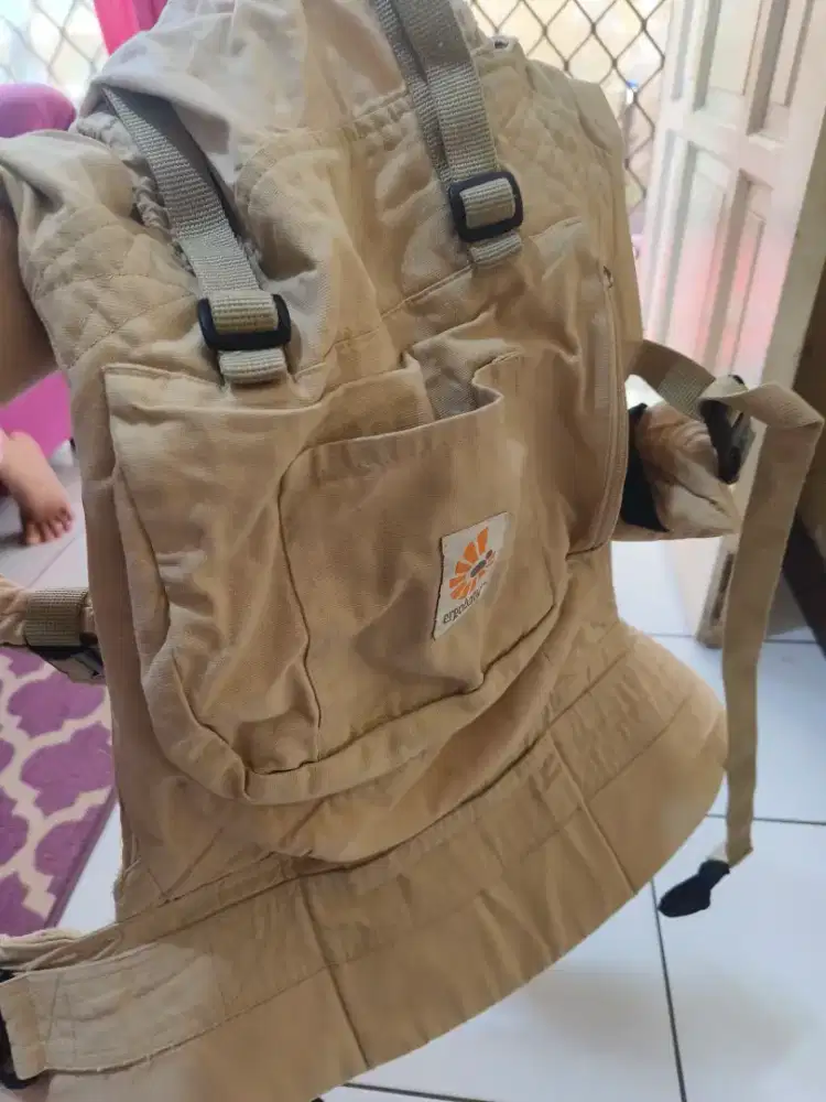 M shape Ergo baby original coklat