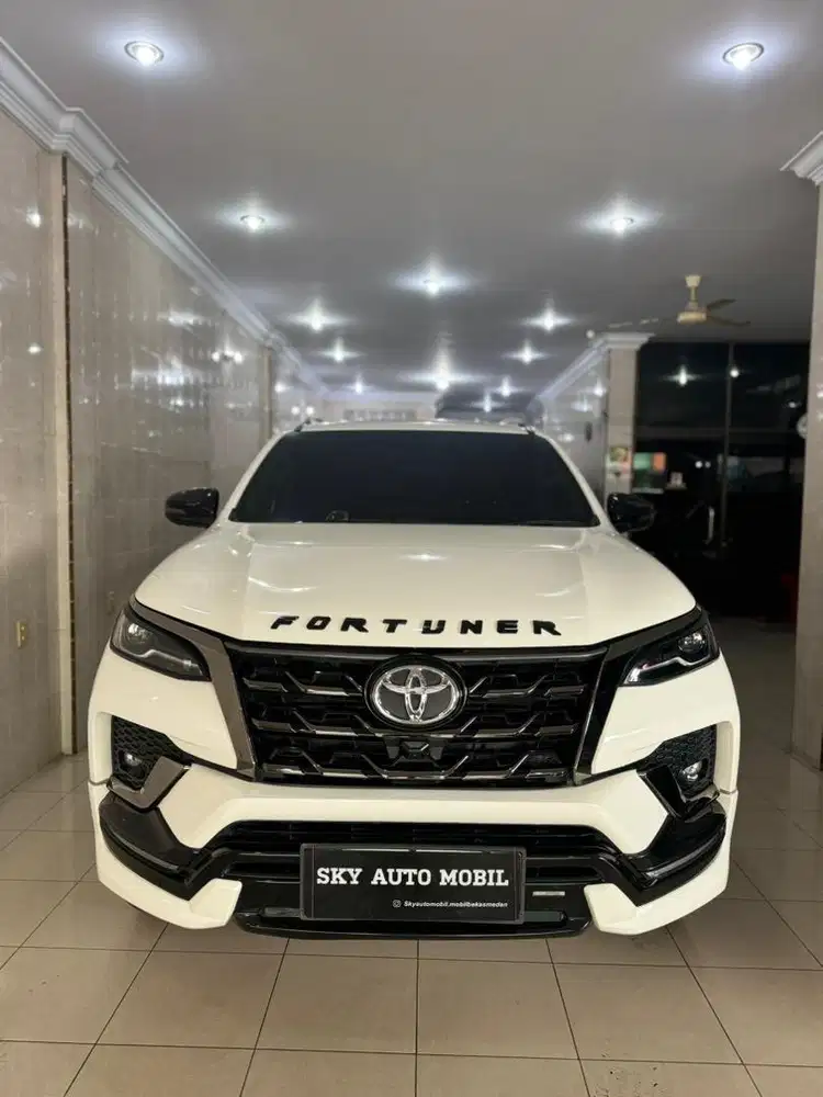Toyota Fortuner GR 2.8 Matic Putih 2022