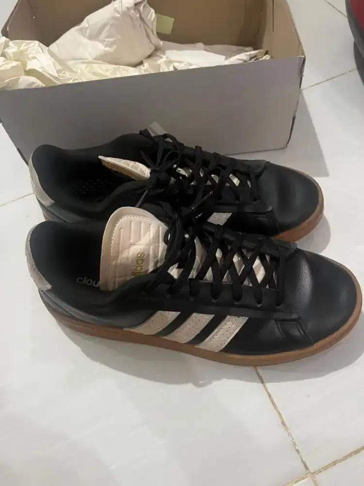 Adidas Grandcourt size 44