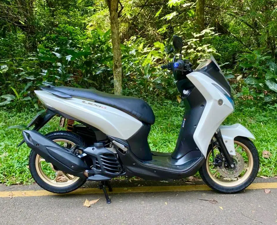 Motor Yamaha Lexi S Keyless 125 MULUSSS Surat Lengkap