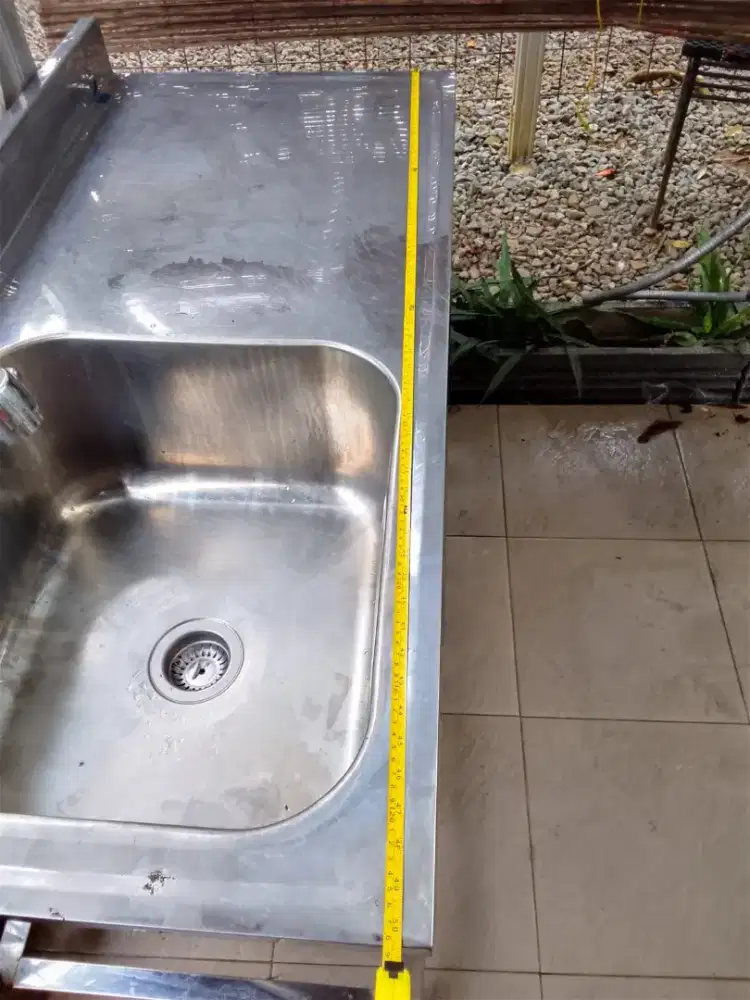 Wastafel besar stainless