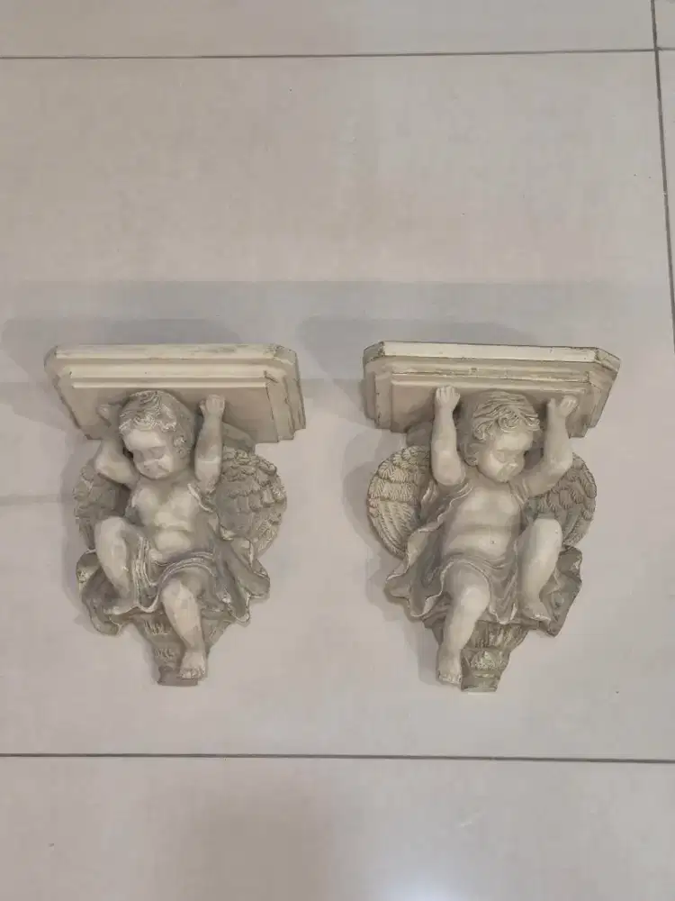 Patung angel sepasang