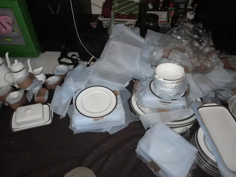 Perlengkapan makan dan minum