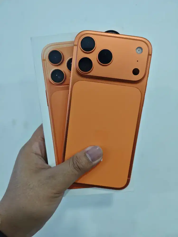 Iphone 17 promax 256  Cosmic orange like new