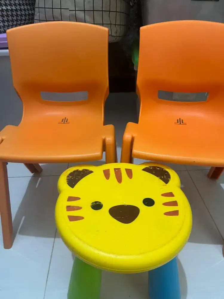 Kursi anakanakolimplas warna orange