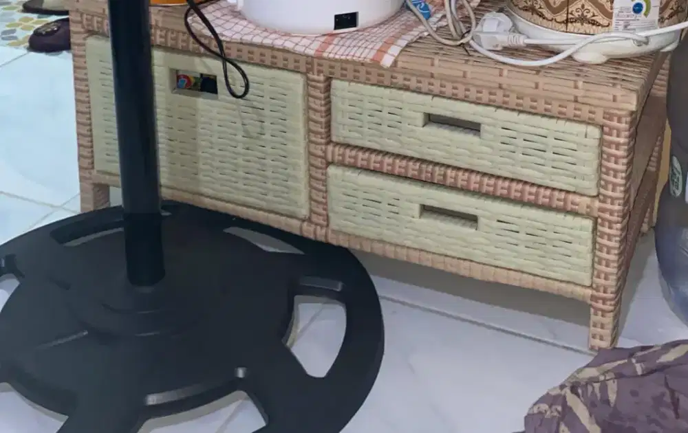 Meja tv rotan minimalis