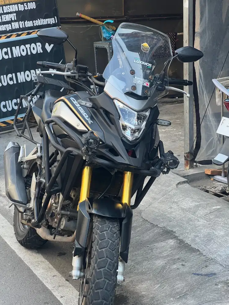 CB150X SE (Spesial Edition)