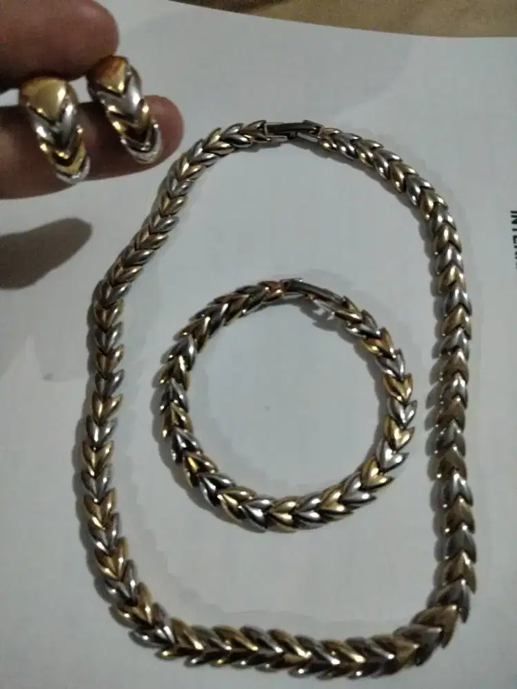 Perhiasan imitasi 1 set