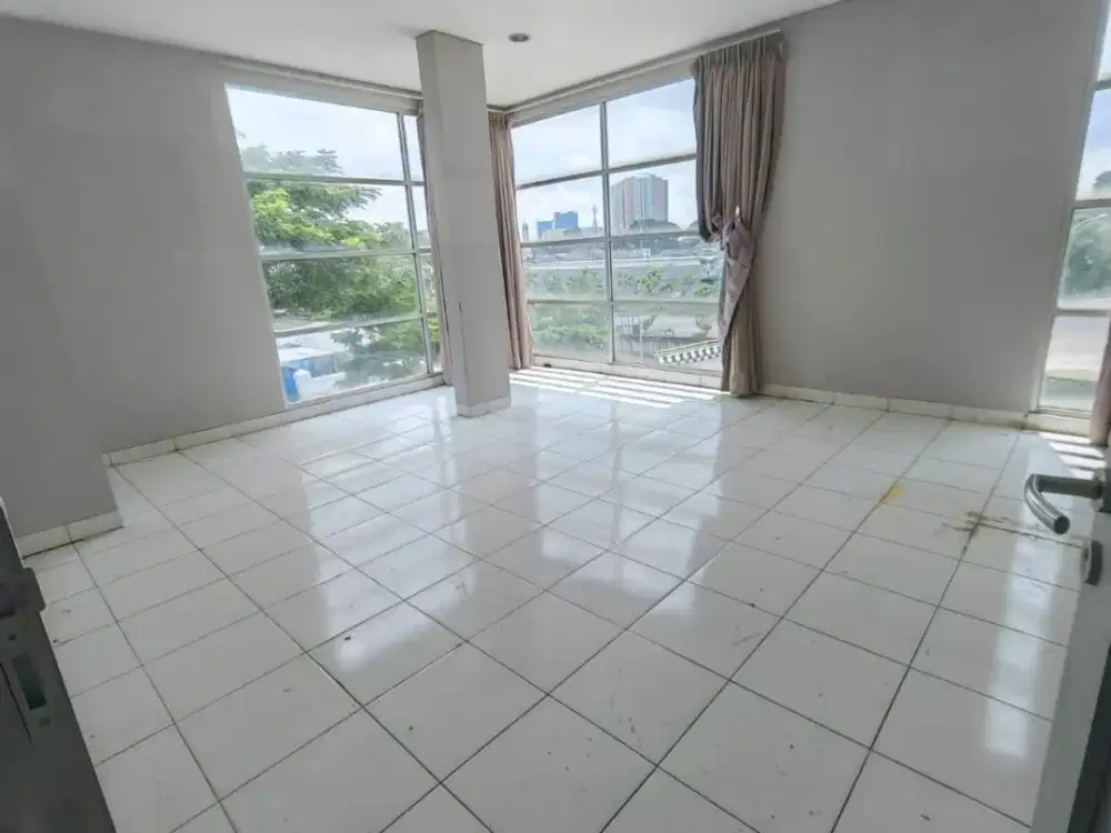 Dijual & Disewa Ruko Hook 3 Lantai di Bekasi Town Square (Betos) – Posisi Premium Hadap Jalan Utama! (013)