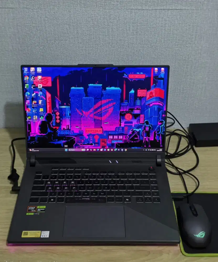 Asus rog strix G16 ryzen 9 8940hx RTX 5060