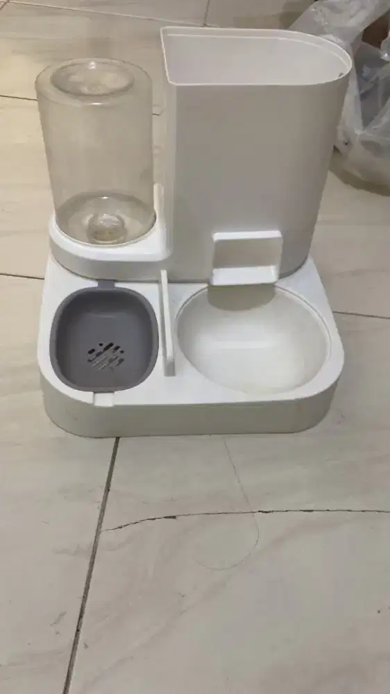 Tempat makan kucing/anjing