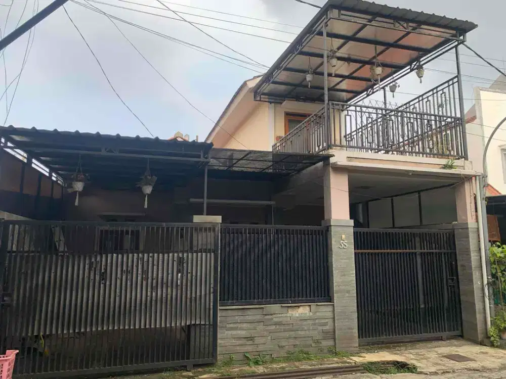 JUAL BUTUH RUMAH TERAWAT 2 LANTAI MURAH DI CISARANTEN WETAN