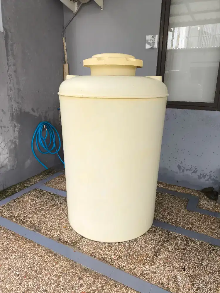 TOREN 1000 LITER BEKAS