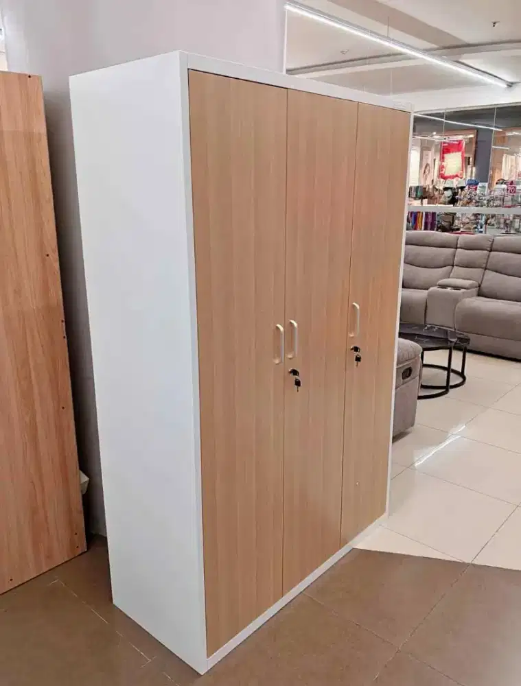 LEMARI PAKAIAN BESI SELMA