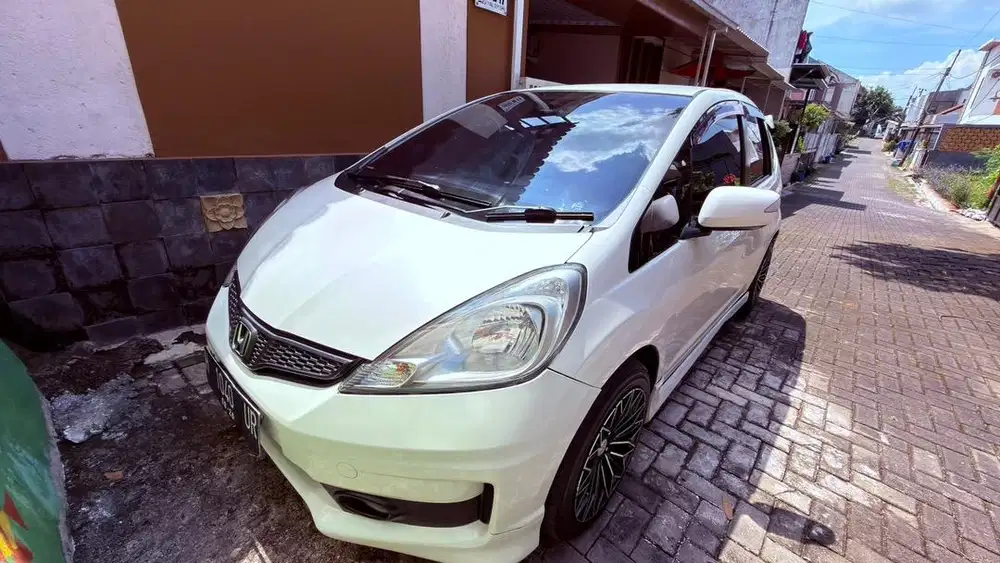 Dijual Honda Jazz RS Matic Putih 2011 Plat H Pemakaian Pribadi