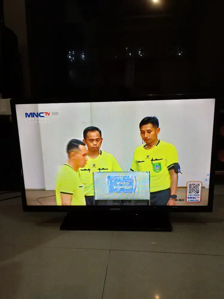 Dijual murah TV LCD Samsung 32 + matrik Apple set.