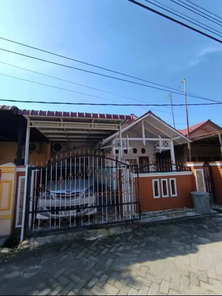 Rumah Nyaman di Dalam Komplek, Aman & Siap Huni