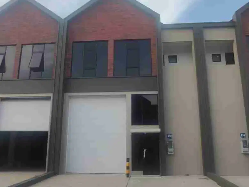 Di Sewa Gudang Bizpark PIk 2 ada office. multiguna