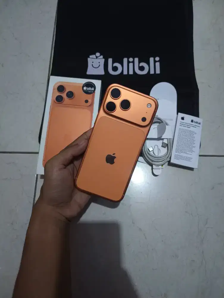 iPhone 17 Pro Max 256 Cosmic Orange