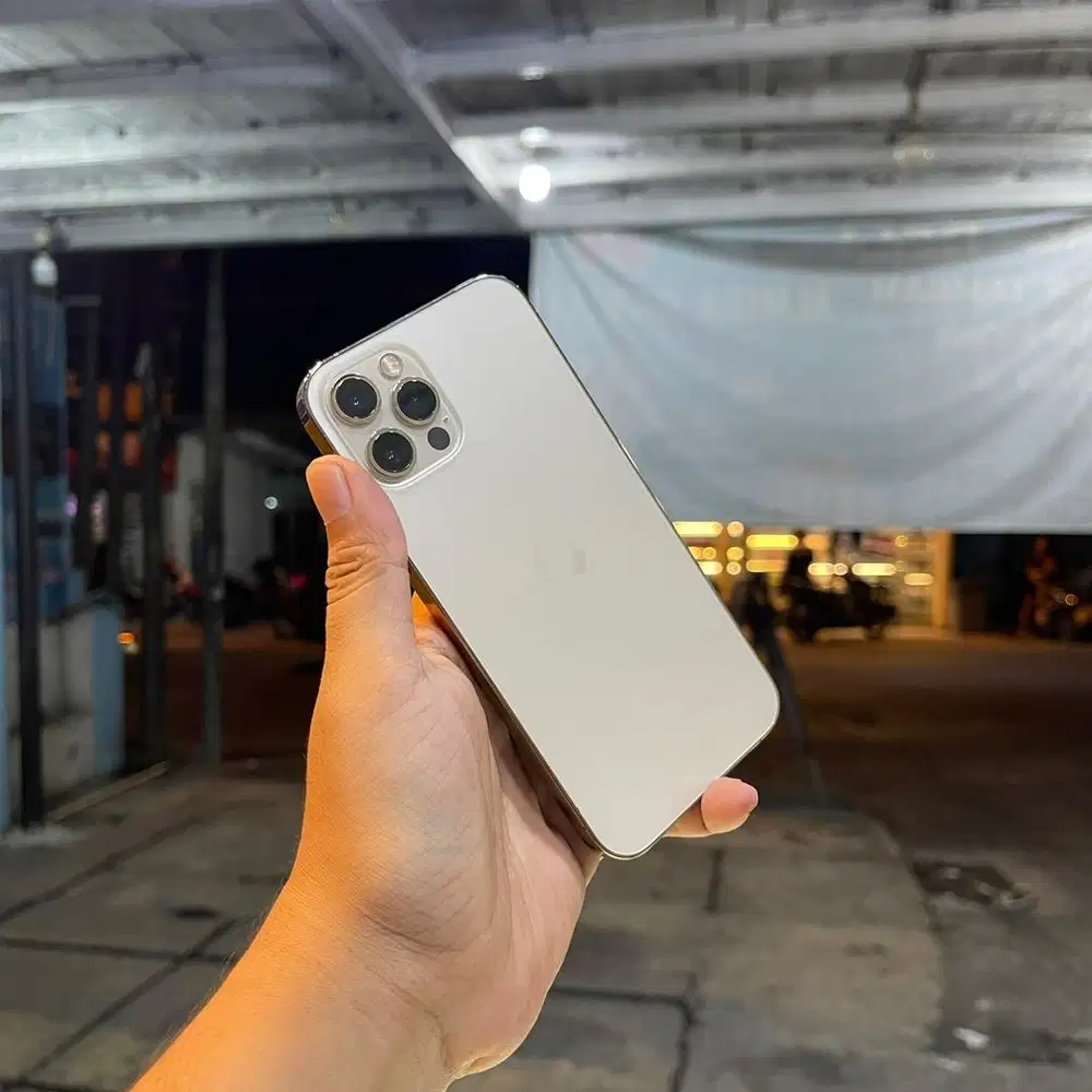 Iphone 12 Pro 256gb iBox mulus fullset original. TT juga bisa