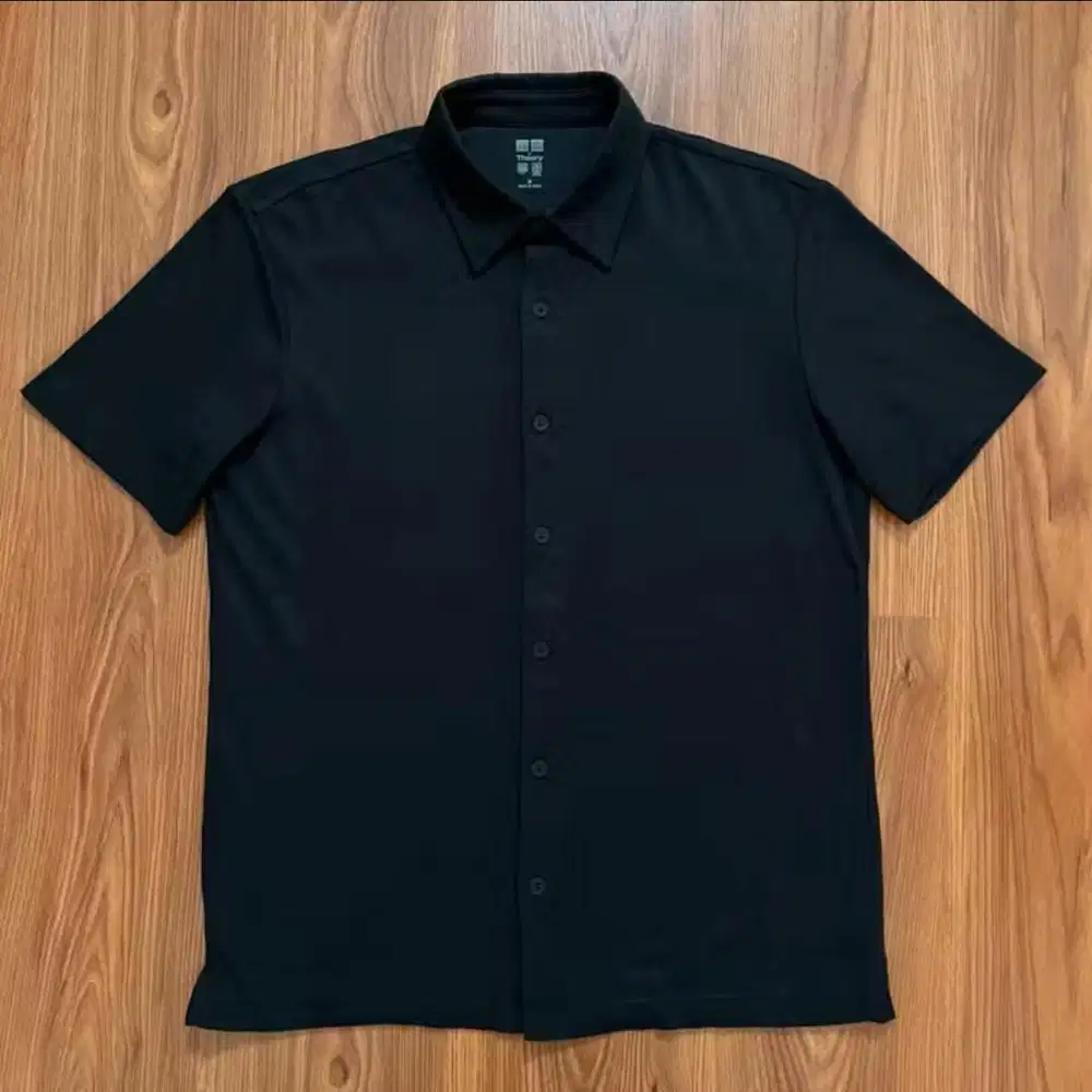 Preloved UNIQLO Kemeja AIRIsm