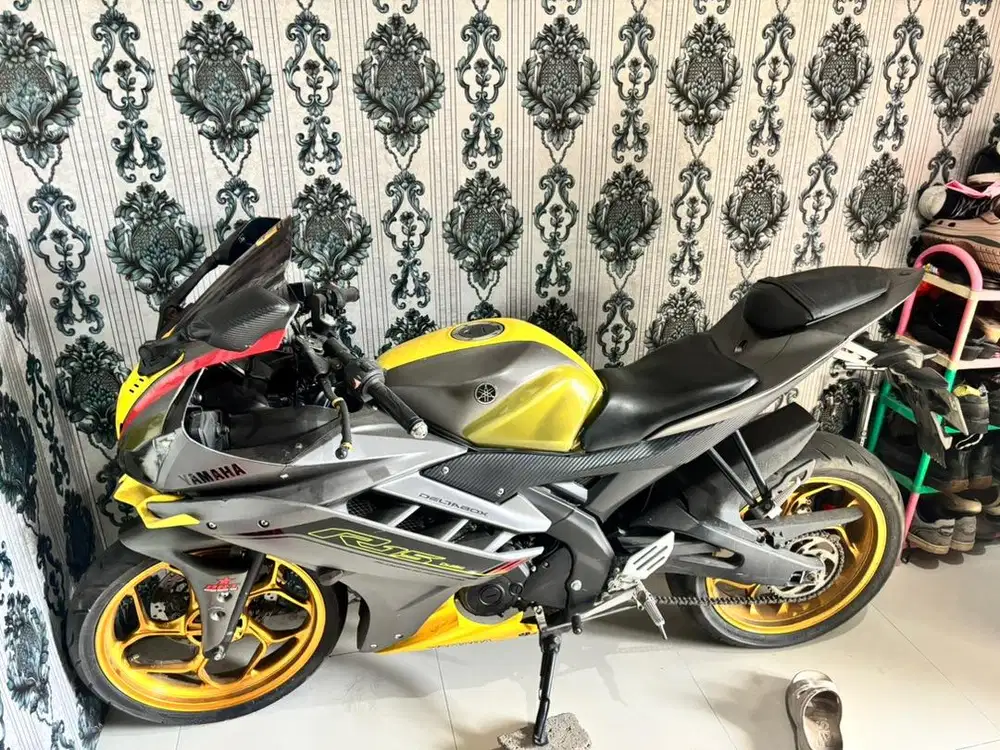 Yamaha R15 2016 V2