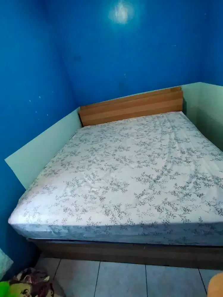 Dijual Kasur In The Box 180x200 + Ranjang | Kondisi Bagus