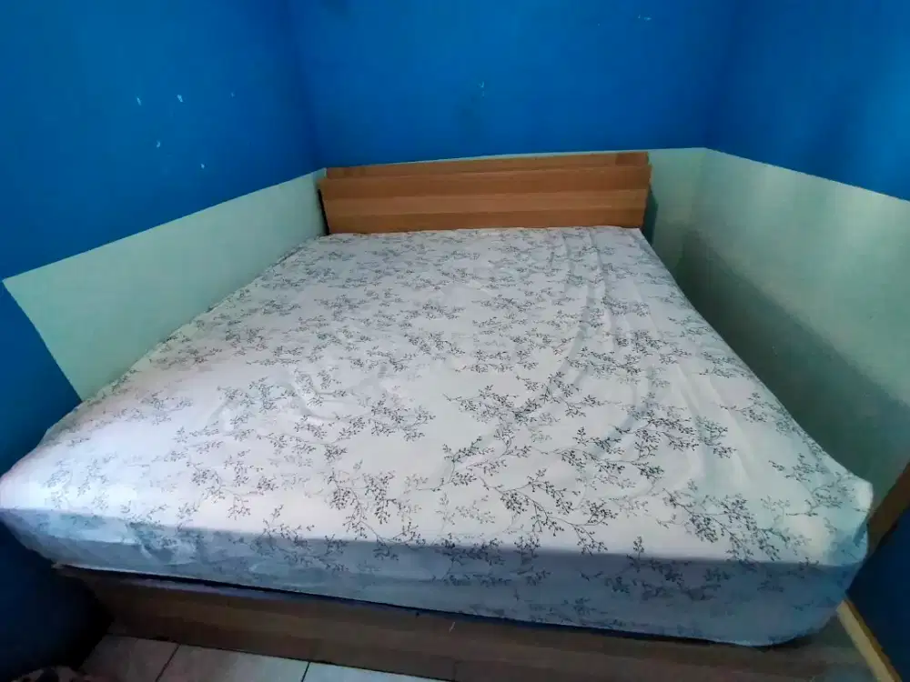 Dijual Kasur In The Box 180x200 + Ranjang | Kondisi Bagus