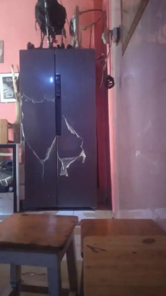 Kulkas 2 pintu merek Polytron