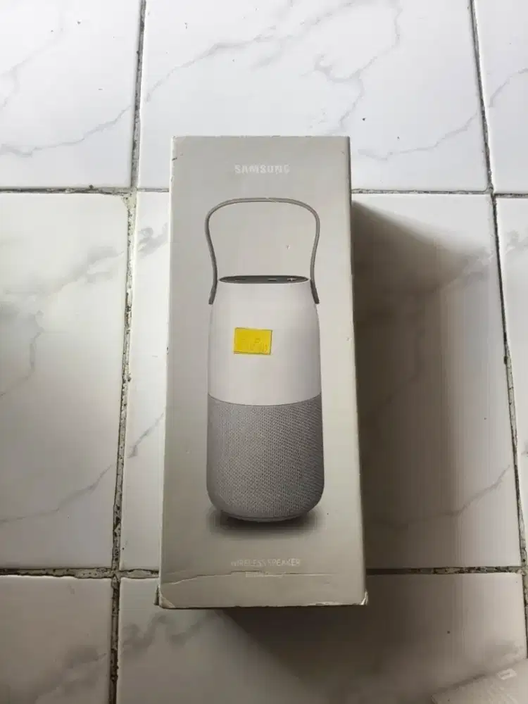 Samsung Wireless Speaker Bottle (model EO-SG710). LIKE A NEW!