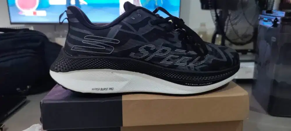 New - Skechers Black Size 44