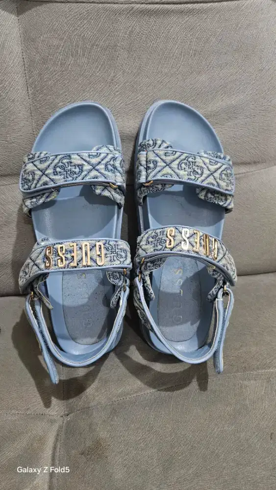 Jual sandal guess preloved