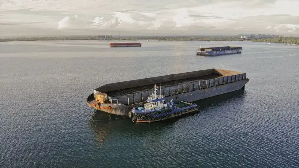 Di jual Tugboat & tongkang 300 feet tahun 2010 - 2011