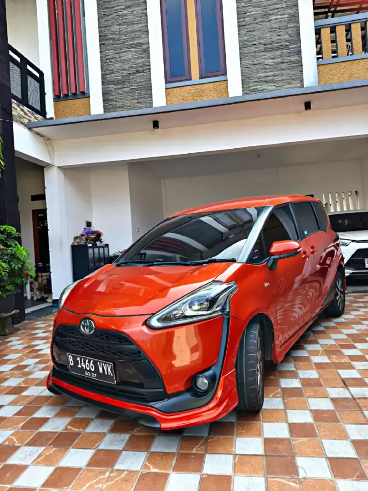 Toyota sienta Q 2016