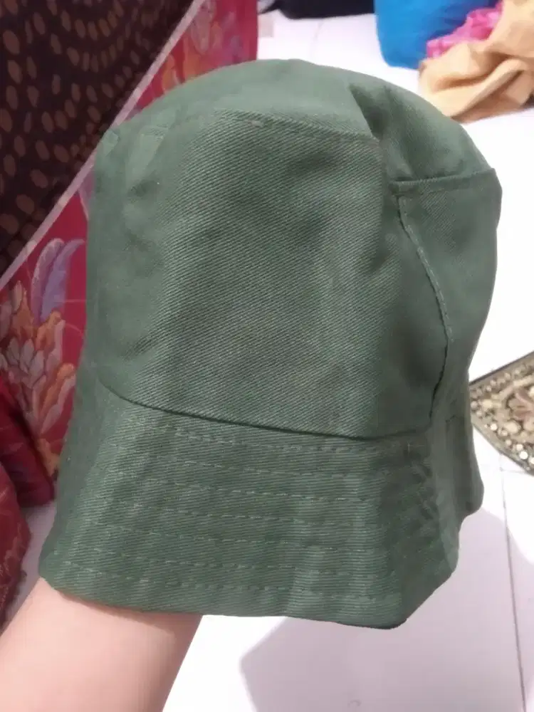 Topi polos warna hijau
