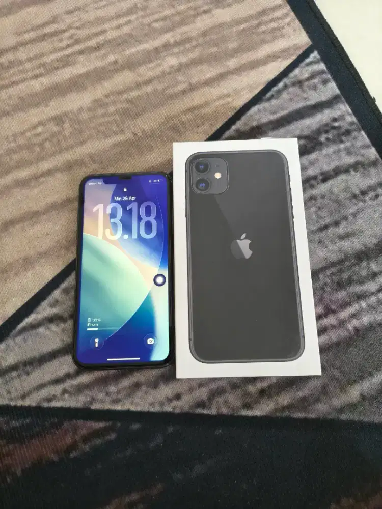 iPhone 11 hitam 128 giga, garansi iBox, MULUS Seperti baru