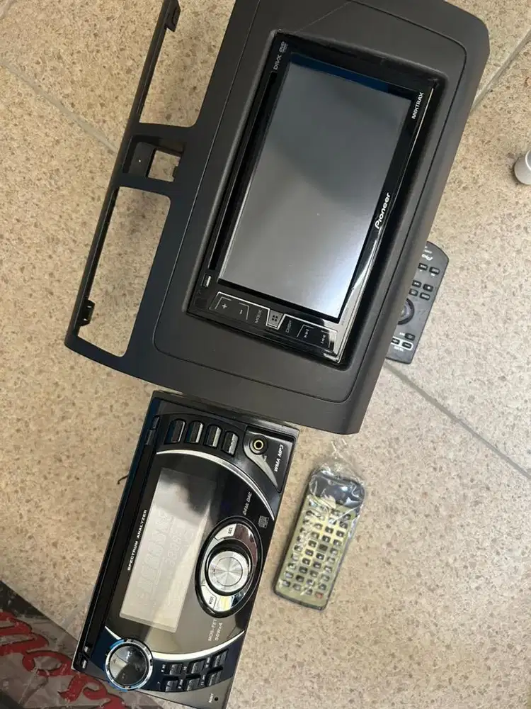 Head Unit JVC dan Pioneer x1750dvd