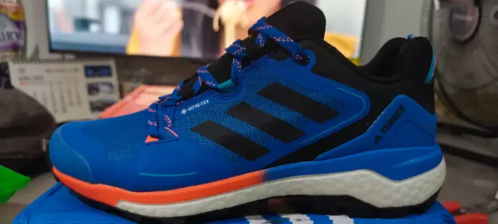 New Adidas Gore-tex Blue Size 44