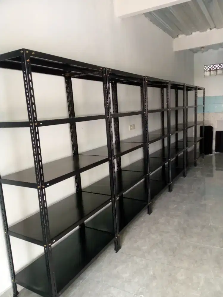 Rak Gudang Bahan Plat Besi Kokoh
